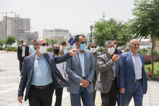 بازدید جواد کریمی نماینده مجلس شورای اسلامی از بافت پیرامونی حرم مطهر