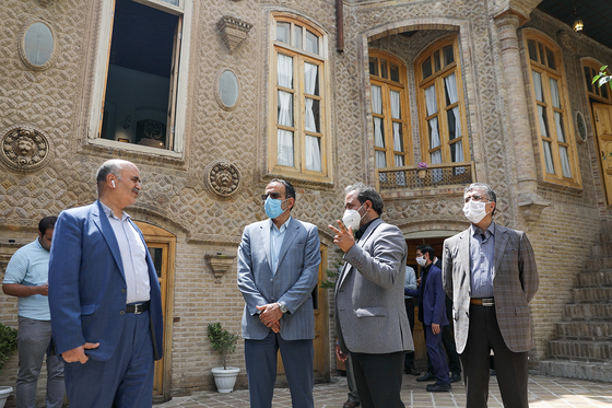بازدید جواد کریمی نماینده مجلس شورای اسلامی از بافت پیرامونی حرم مطهر