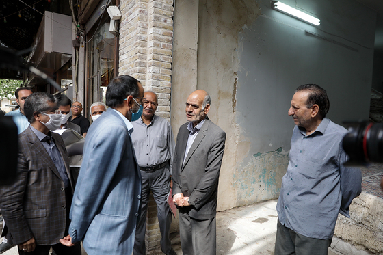 بازدید جواد کریمی نماینده مجلس شورای اسلامی از بافت پیرامونی حرم مطهر