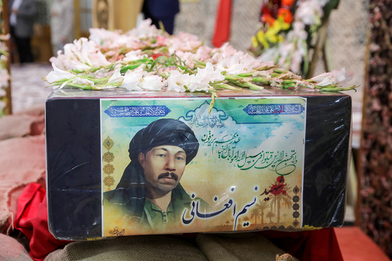 وداع با پیکر شهید دفاع مقدس «نسیم افغانی»