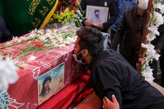 وداع با پیکر شهید دفاع مقدس «نسیم افغانی»