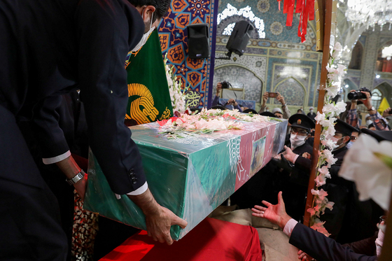 وداع با پیکر شهید دفاع مقدس «نسیم افغانی»