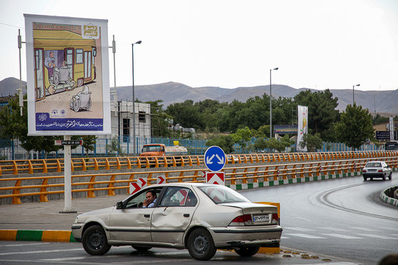 اکران شهری پویش « از حق نگذریم »