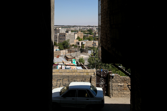 شكافی به ارتفاع شهر