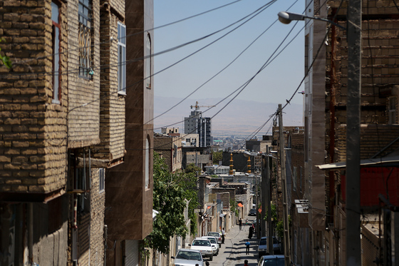 شكافی به ارتفاع شهر