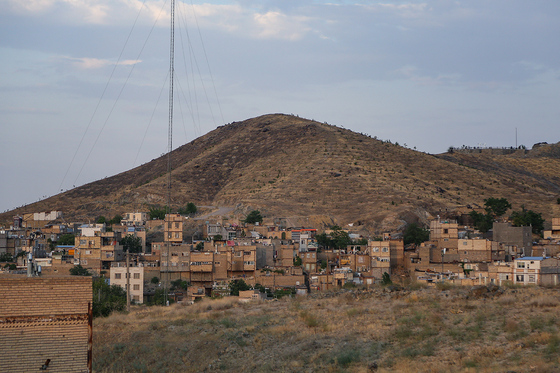 شكافی به ارتفاع شهر