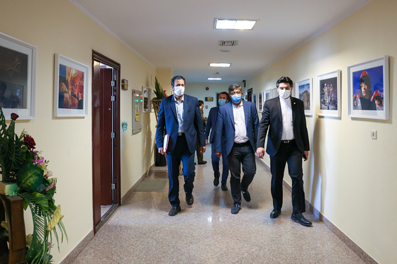بازدید مسئولان از روزنامه شهرآرا