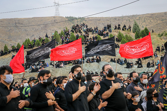 مراسم خیمه سوزان عصر عاشورا در کوه پارک