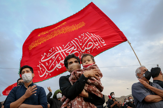 مراسم خیمه سوزان عصر عاشورا در کوه پارک