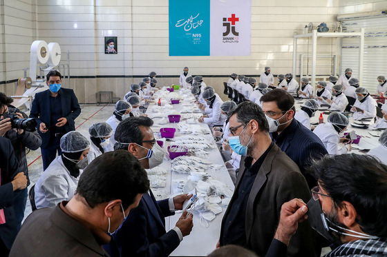 بازدید نایب رییس مجلس شورای اسلامی از کارگاه تولید ماسک در مشهد‎