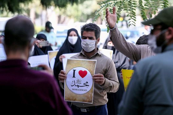 تجمع اعتراض آمیز دانشجویان انقلابی به اهانت نشریه «شارلی ابدو»