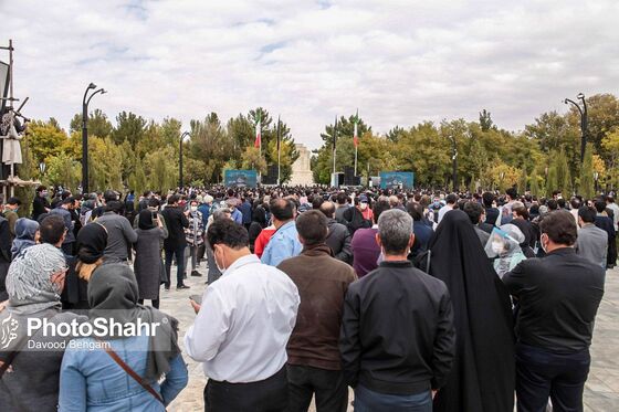 سیل جمعیت دوست‌داران استاد شجریان در آرامگاه فردوسی