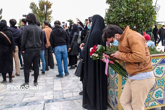 سیل جمعیت دوست‌داران استاد شجریان در آرامگاه فردوسی