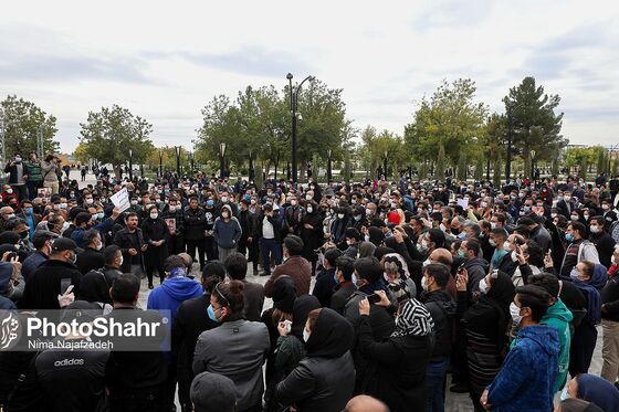 سیل جمعیت دوست‌داران استاد شجریان در آرامگاه فردوسی