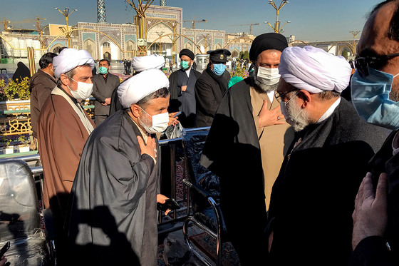 وداع با پیکر مرحوم آیت الله محمد تقی مصباح یزدی در حرم رضوی