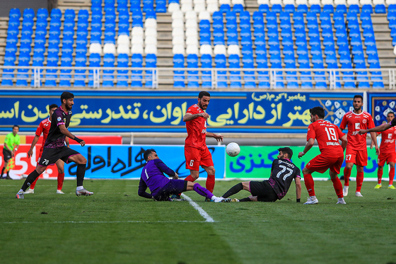 لیگ برتر فوتبال/ مسابقه پدیده مشهد و پرسپولیس تهران