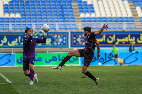 لیگ برتر فوتبال/ مسابقه پدیده مشهد و پرسپولیس تهران