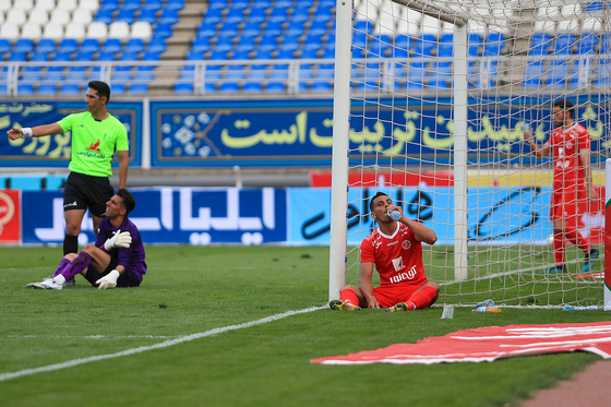 لیگ برتر فوتبال/ مسابقه پدیده مشهد و پرسپولیس تهران