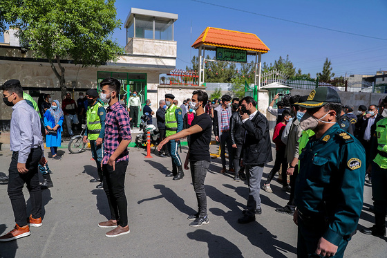 گرداندن حادثه‌آفرینان چهارشنبه‌سوری در سطح شهر