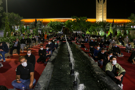 مراسم احیاء شب قدر در میدان راه‌آهن مشهد