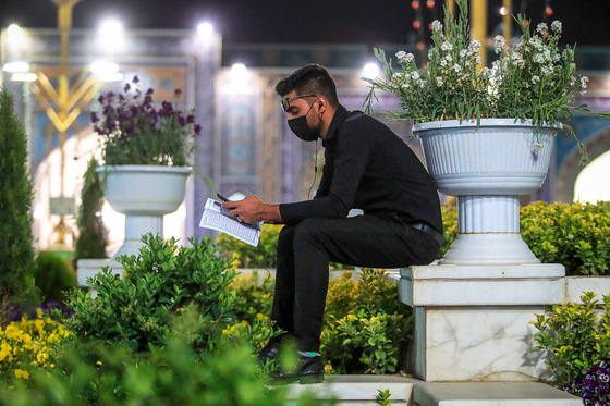 مراسم احیاء شب 21 ماه مبارک رمضان در حرم مطهر رضوی