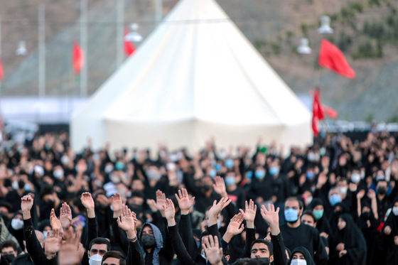 مراسم خیمه سوزان عصر عاشورا در کوه پارک