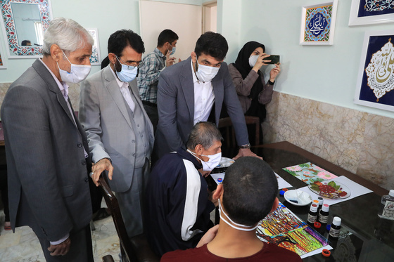 بازدید حسن یزدانی از موسسه نگهداری کودکان بی سرپرست شهید بهشتی مشهد