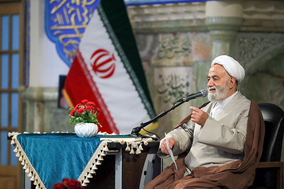 جلسه «درس‌هایی از قرآن» با حضور حجت‌الاسلام قرائتی در حرم مطهر رضوی