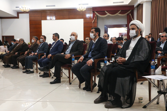 نشست صمیمانه شهردار با روشندلان در محفل انس با قرآن