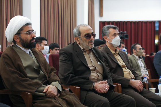 نشست صمیمانه شهردار با روشندلان در محفل انس با قرآن