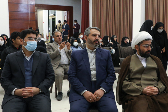 نشست صمیمانه شهردار با روشندلان در محفل انس با قرآن