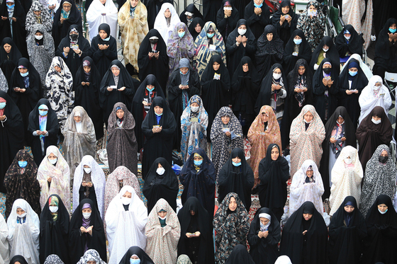 اقامه نماز عید فطر در حرم مطهر رضوی‎