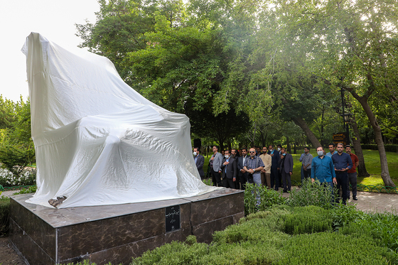 رونمایی از مجسمه « رستم و سهراب »