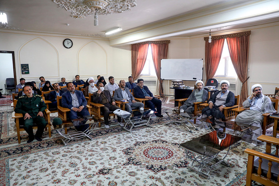 رونمایی از کتب تفسیری رهبر معظم انقلاب در مشهد