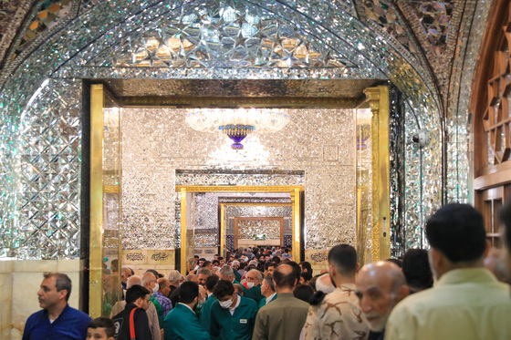 گل آرایی ویژه ولادت حضرت امام رضا (علیه السلام) در روضه منوره رضوی