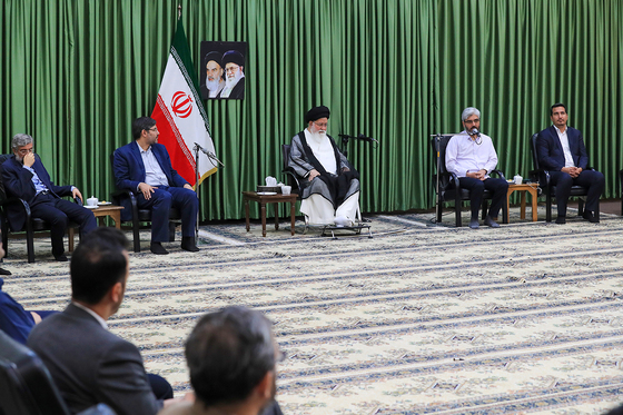 دیدار مسئولان و خبرنگاران شهرآرا با امام جمعه مشهد