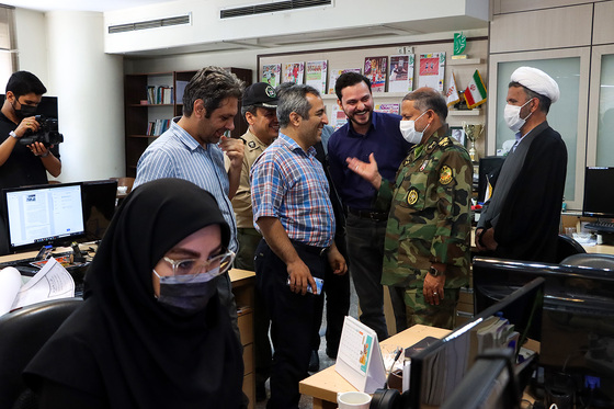 حضور مخاطبان و مسئولان در روزنامه شهرآرا به مناسبت روز خبرنگار