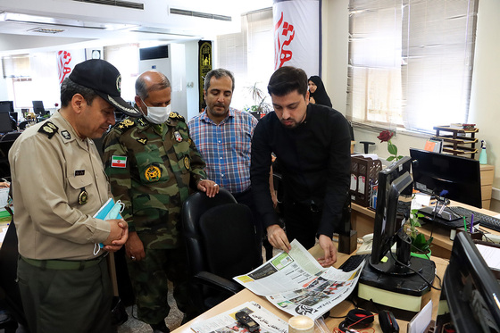 حضور مخاطبان و مسئولان در روزنامه شهرآرا به مناسبت روز خبرنگار
