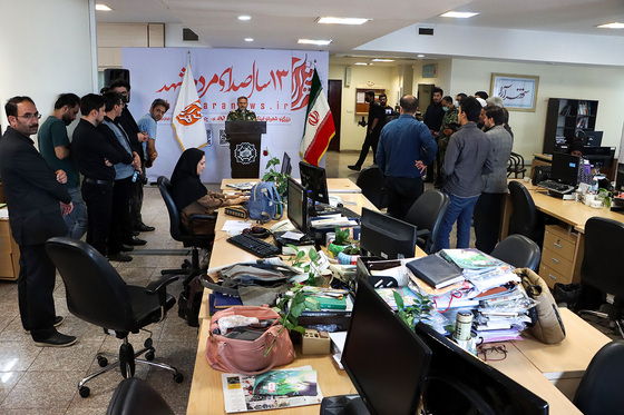 حضور مخاطبان و مسئولان در روزنامه شهرآرا به مناسبت روز خبرنگار
