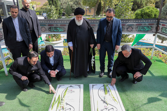 جلسه قرارگاه مرکزی خدمت رسانی به زائرین حرم مطهر رضوی