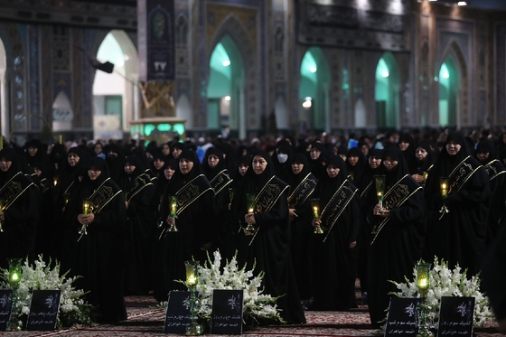 آیین خطبه خوانی شب شهادت امام رضا(ع) در حرم مطهر رضوی