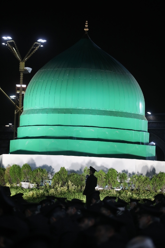 آیین خطبه خوانی شب شهادت امام رضا(ع) در حرم مطهر رضوی