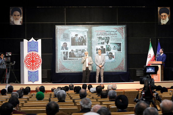 رونمایی از کتاب متولد چهل و دو