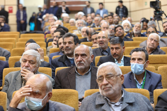 رونمایی از کتاب متولد چهل و دو