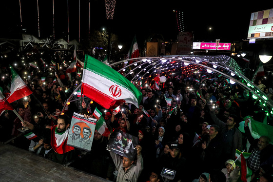 شادی مردم مشهد بعد از برد تیم ملی ایران 2