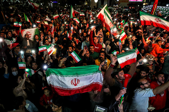شادی مردم مشهد بعد از برد تیم ملی ایران 2