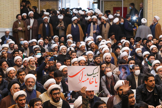  همایش حوزویان در پاسخ به اهانت نشریه فرانسوی