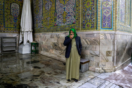 بارش برف در حرم مطهر رضوی