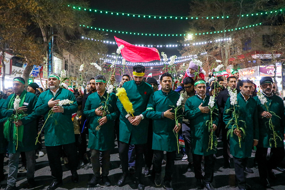 گلباران حرم مطهر رضوی در شب میلاد جوادالائمه (ع)