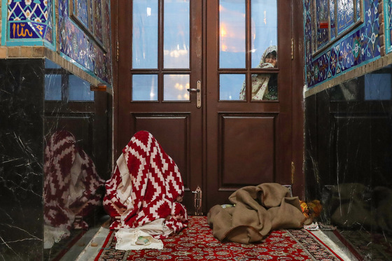 آیین معنوی اعتکاف در حرم امام رضا (ع)